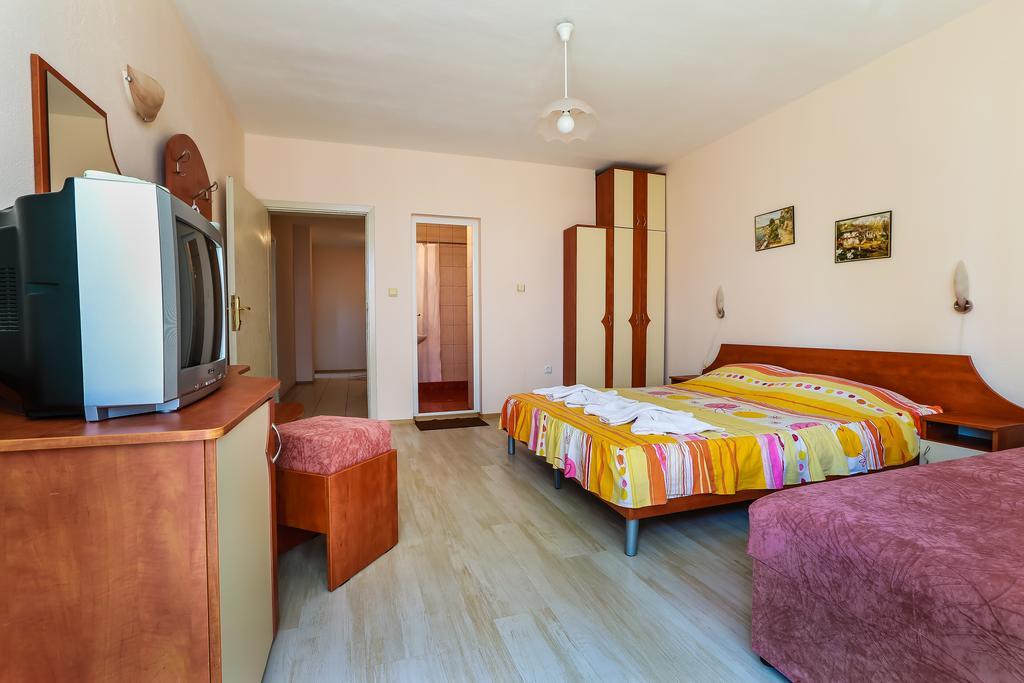 Guest House ,, Ekaterina" Nesebar Exterior foto