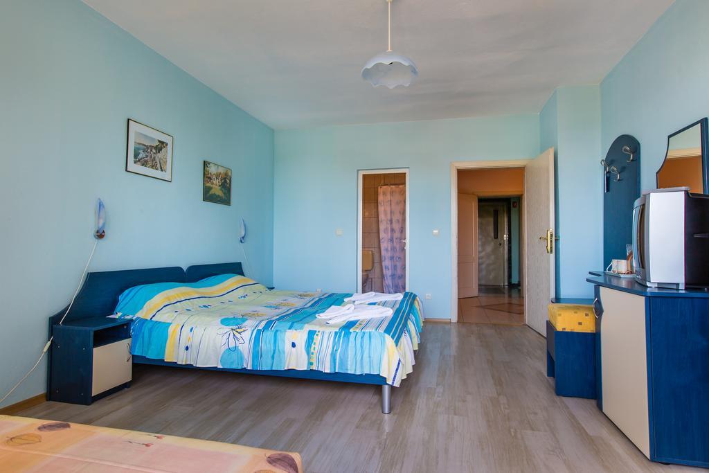 Guest House ,, Ekaterina" Nesebar Exterior foto